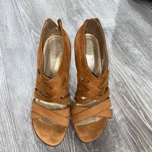 Stuart Weitzman women size 9 4in heel with Platform color: Chestnut